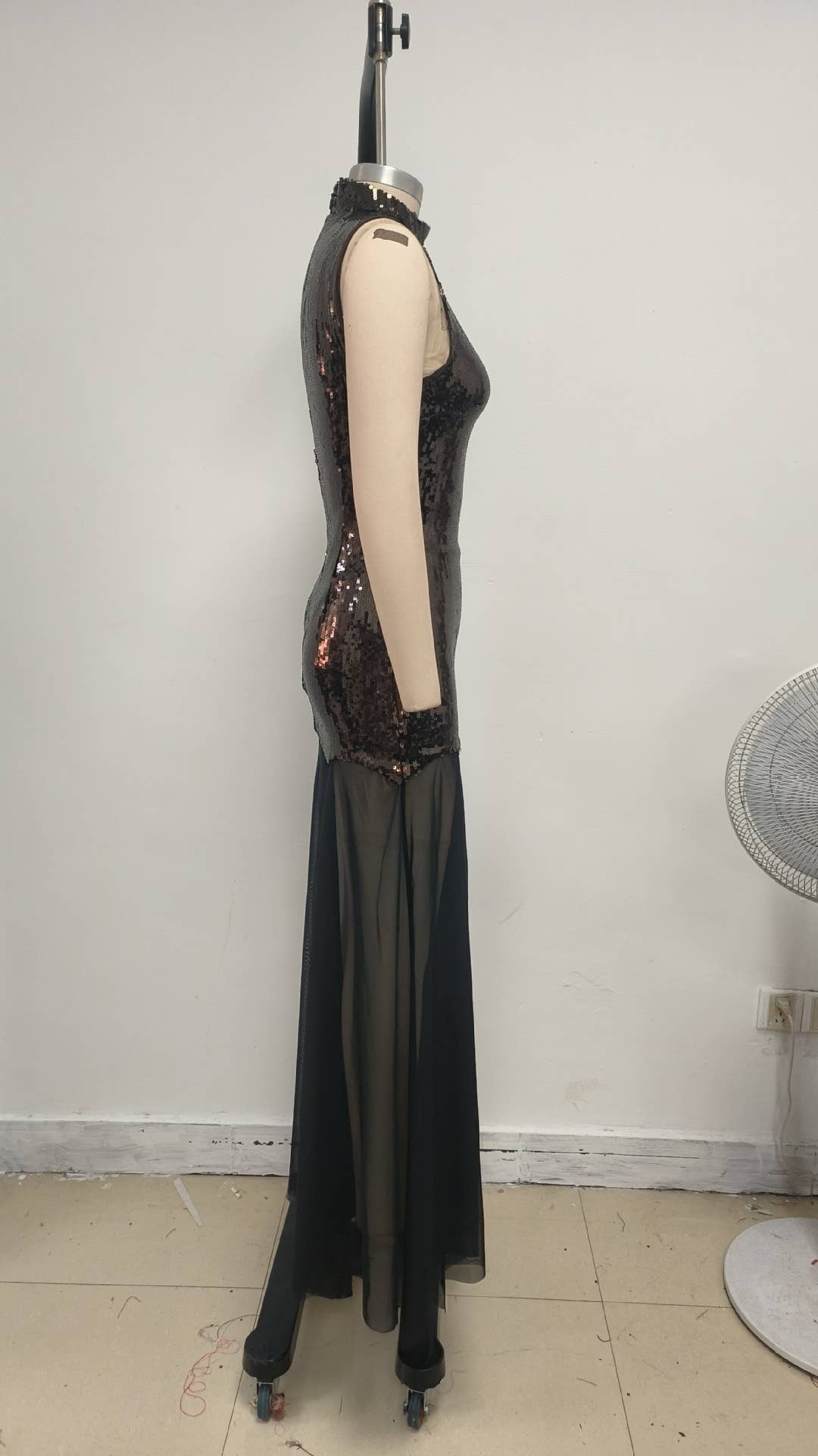 Marrón oscuro+Negro Vestido de noche elegante DR579 con cuello alto y lentejuelas translúcidas de venta al por mayor en Faire6