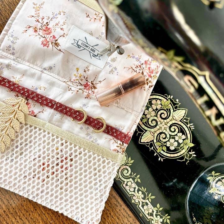 Com'1 Idée - Wholesale DIY craft kit - Beauty pouch kit | Éloïse | Bridgerton Edition1