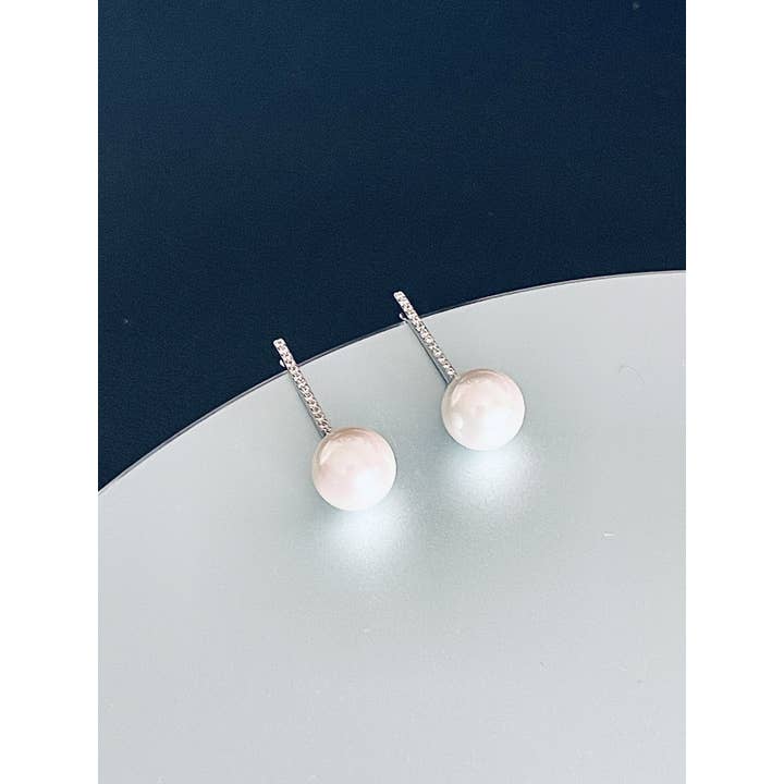 JohnnyB Jewelry - Wholesale Dangle Earrings - AURELIA - Elegant Drop Pearl Earrings In Silver2