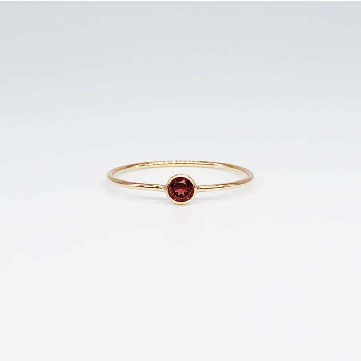 Bague grenat de 3 mm | Bague empilable remplie d'or 14 carats pour la vente par From Brooklyn With Love