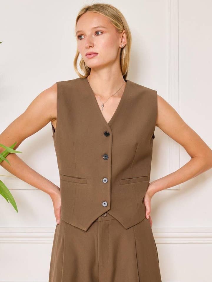 Gilet Mocca | NOTA: Tempi di consegna 5-7 giorni lavorativi per la vendita all'ingrosso da parte di PINNED by K