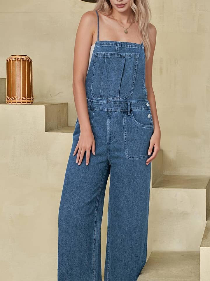 Salopette courte en jean à jambes larges et bretelles ajustables pour la vente par PartyEight