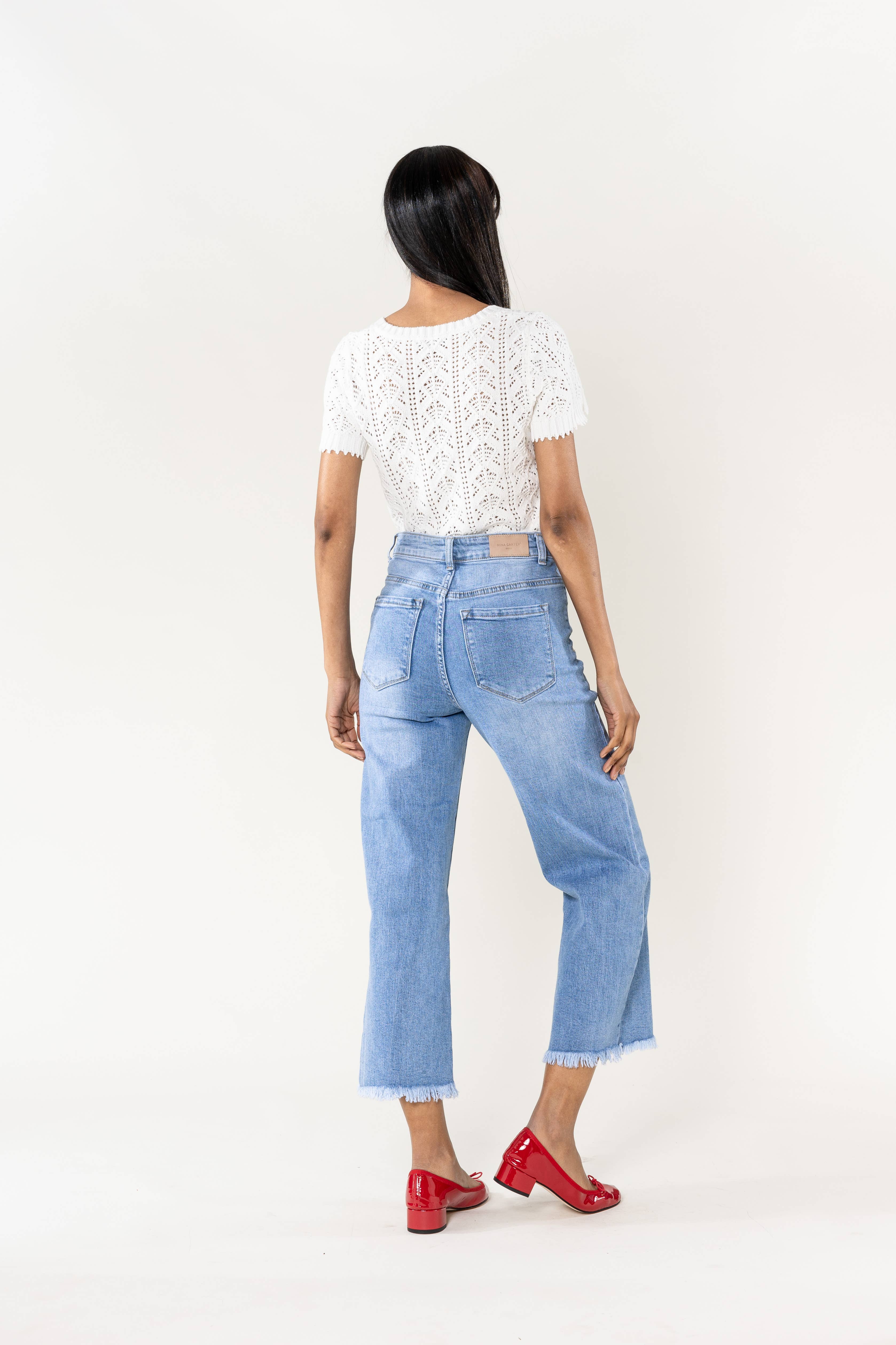 Nina Carter – Engroshandel Jeans - Dame – Nina Carter flare cropped jeans med frynset kant og stretch3