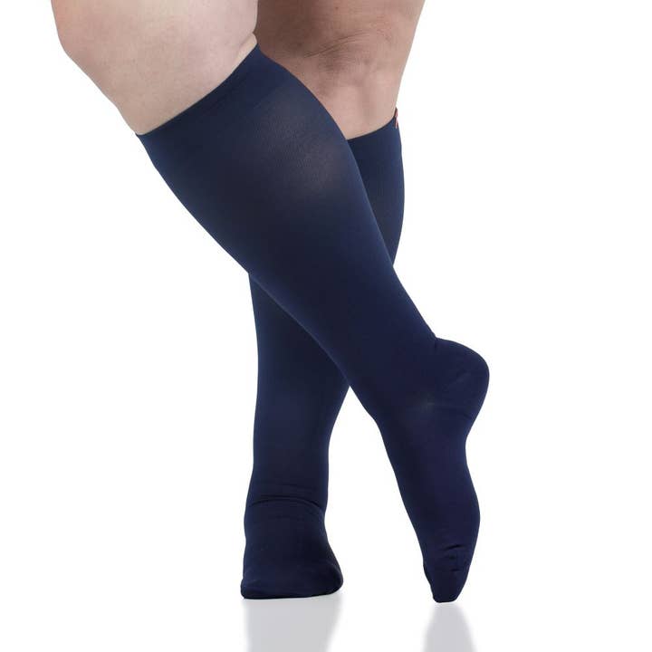 15-20 mmHg Moisture-wick Nylon Compression Socks: Solid Navy for wholesale on Faire1