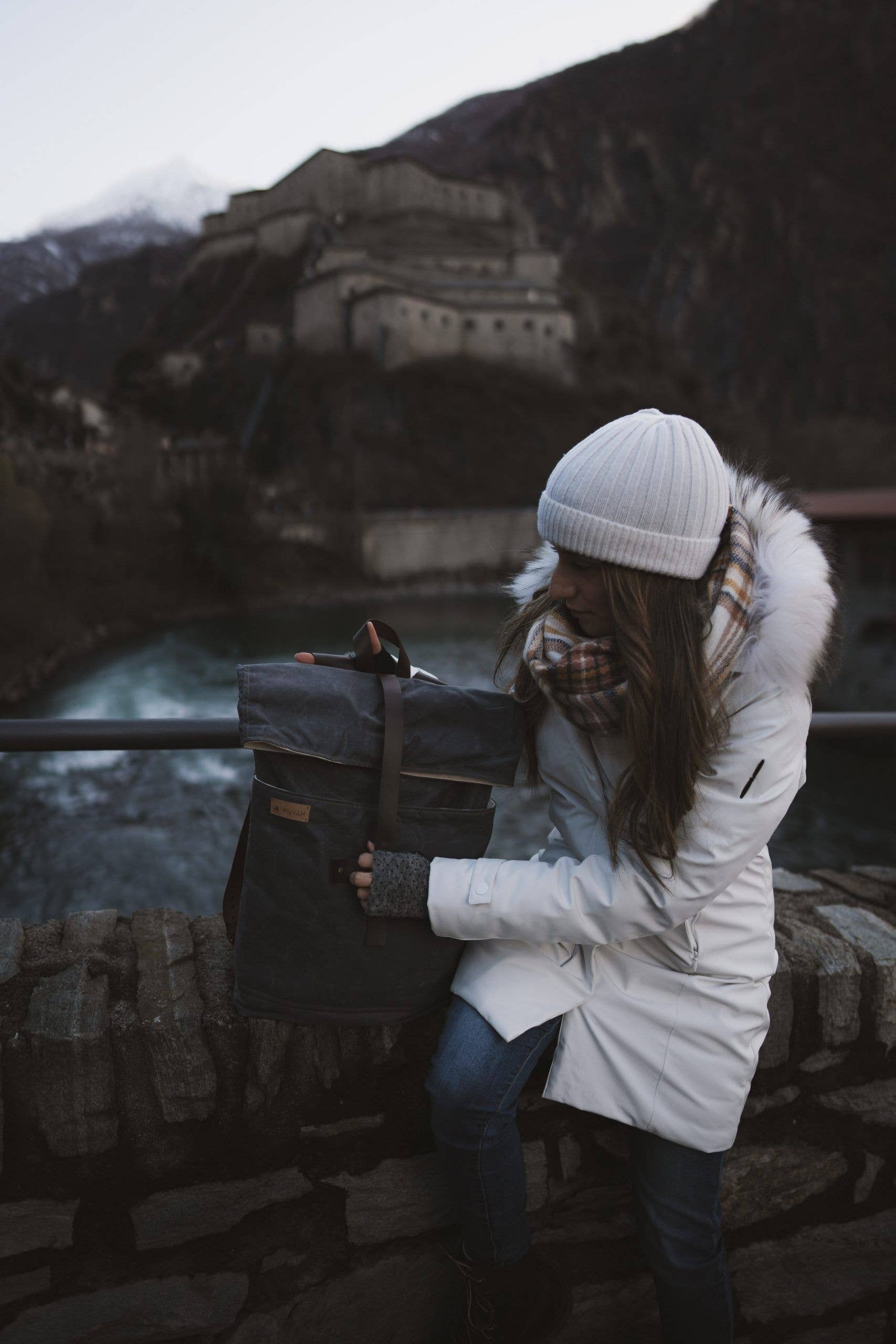 HILVAH - Venta al por mayor Mochila - Mujer - Mochila azul lona encerada y cuero1