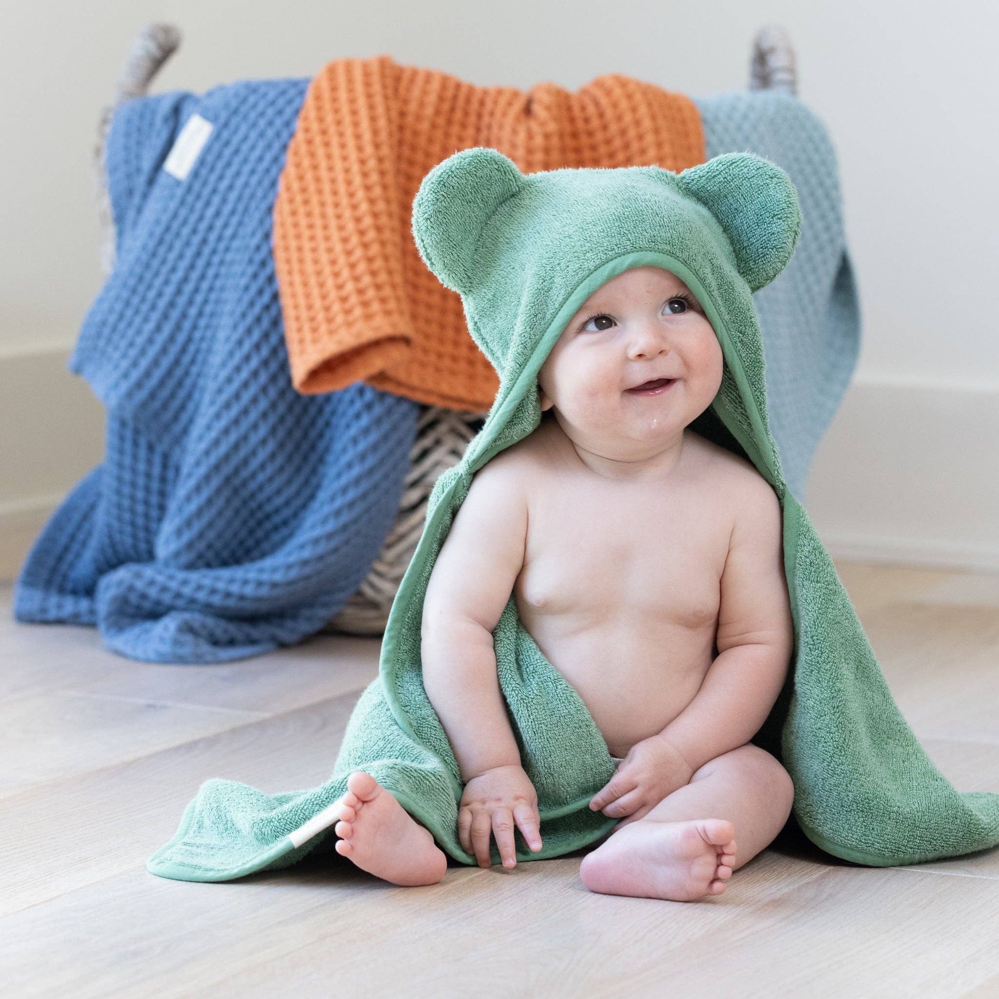Green Hooded Towel + Wash Mitt Set Sea Foam for wholesale on Faire1