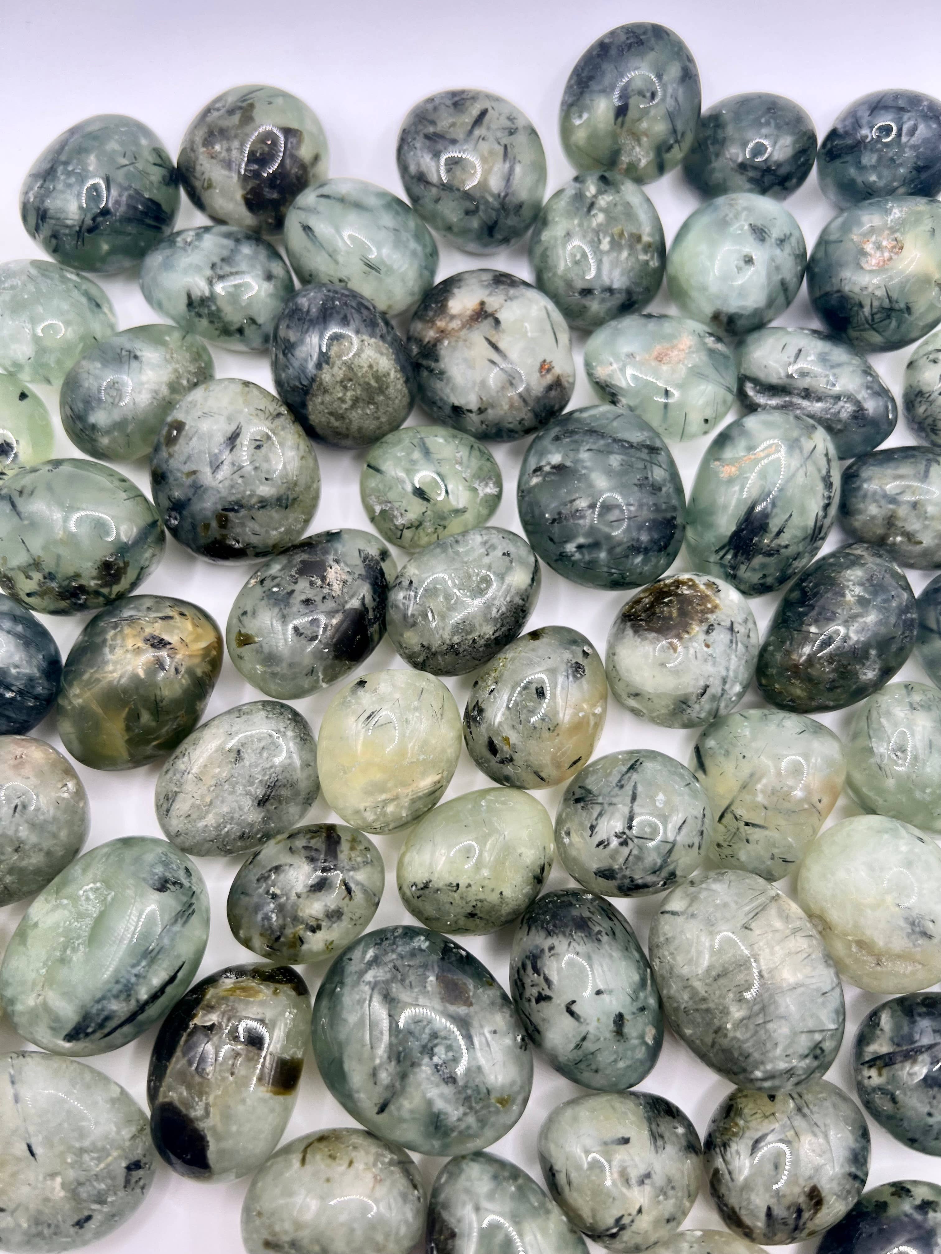 Oils and Auras – Engroshandel Spirituelle sten og krystaller – Prehnite Tumble Stone - Crystal Tumble1