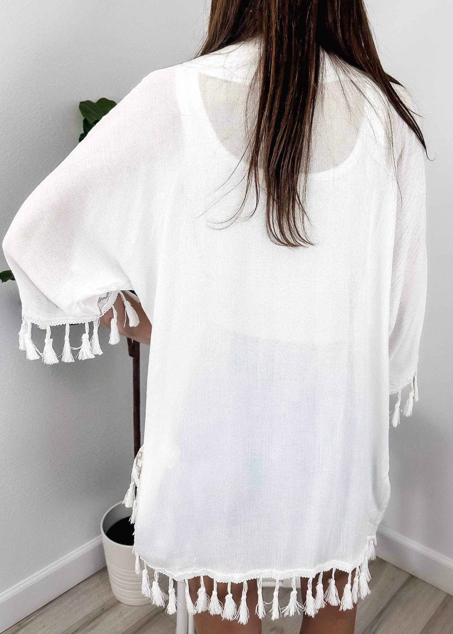 Anna Kaci Wholesale - Vente Kimono – femme - Cardi à pompons à devant ouvert pour femmes avec kimono tribal Boho3