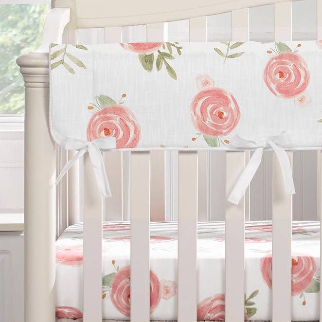 Jupe de lit de bébé Pivoine Rose pour la vente par Liz And Roo