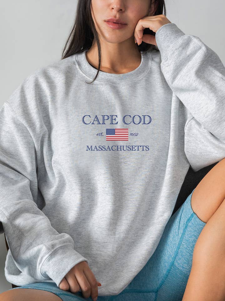 Sweatshirt met ronde hals en Amerikaanse vlag van Cape Cod voor wholesale door Lifestyle Outpost