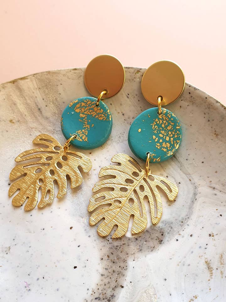 Orecchino Monstera Leaf Polymer Clay per la vendita all'ingrosso da parte di Jewellery By Emiliya