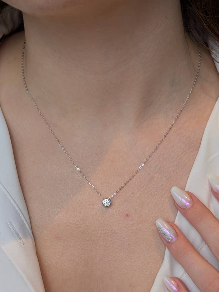 Collar Solitario Redondo de Plata de Ley 925 • Delicado Circonita para venta al por mayor de BELINA JEWELS