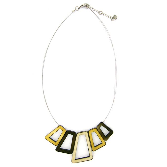 halskæde i skal i harpiks for engroshandel hos Culture Mix