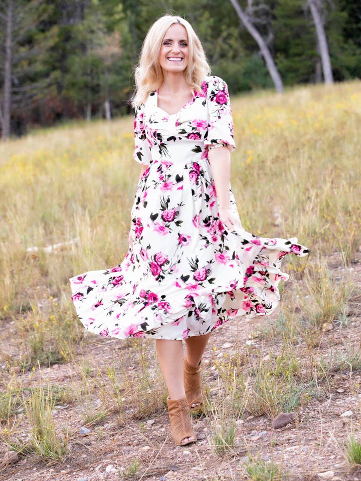 Robe midi florale Catalina pour la vente par Peony Alley