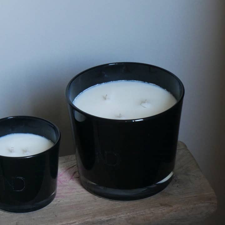 Nicolas Dhuren Home Fragrance – Engroshandel Gavelys – Duftlys Træagtig 800g - Sort Eg