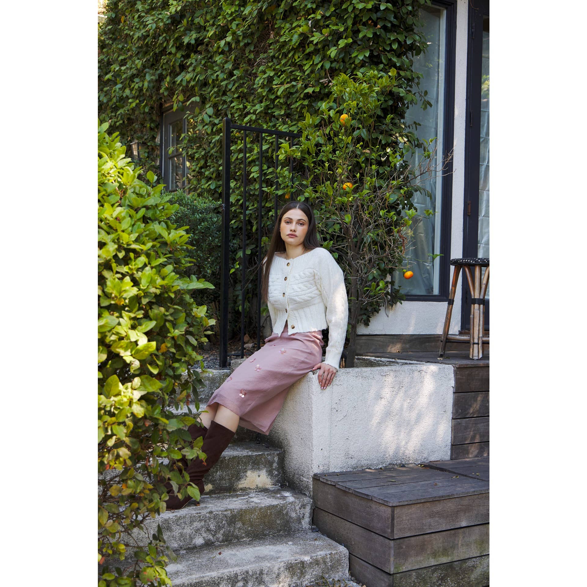 CREMA CARDIGAN SLIM-FIT CON BOTTONI E MAGLIA A TRECCIA ELEVATA in vendita all'ingrosso su Faire17