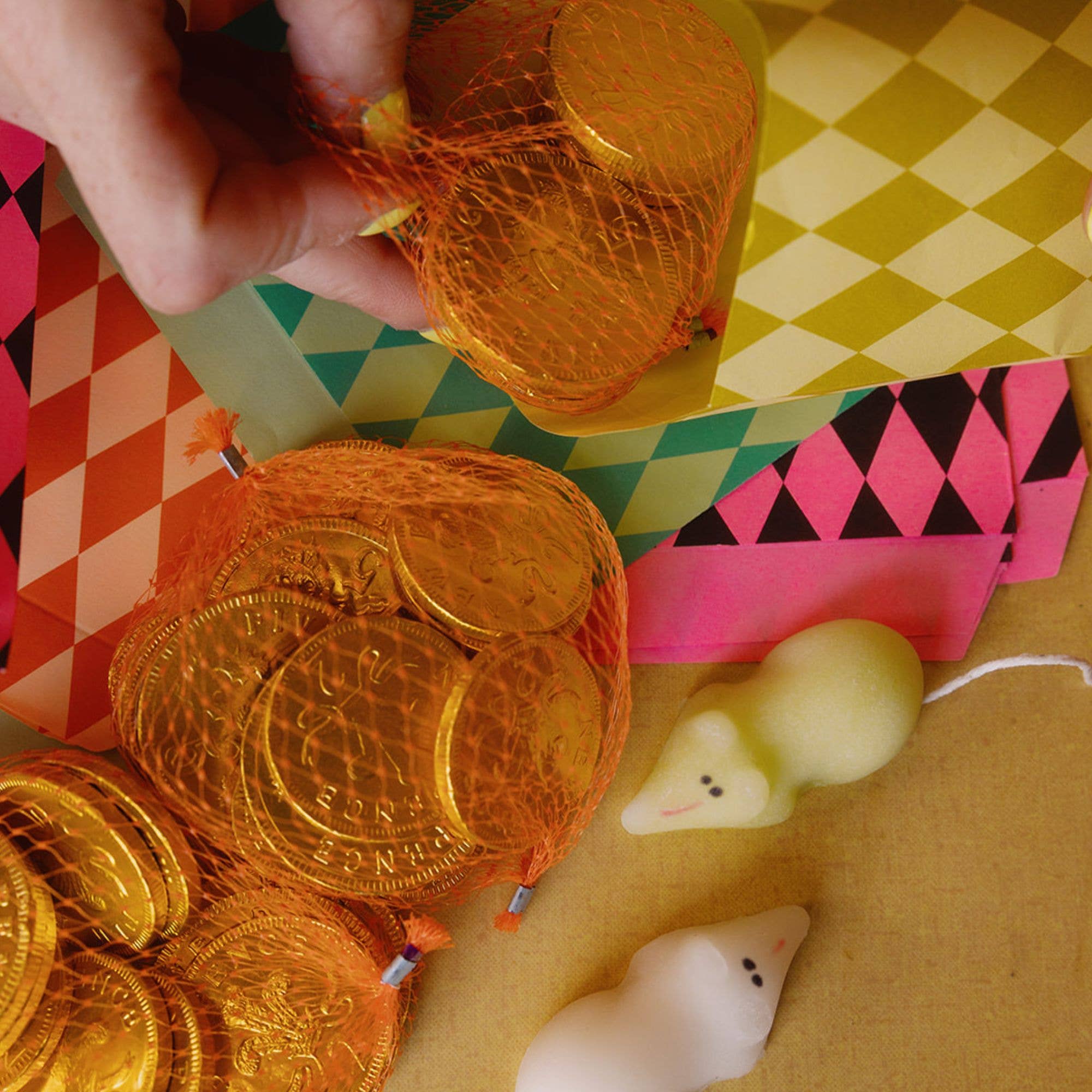 Petra Boase Ltd (US Duties Paid) – wholesale Påse/låda för partygåva – Papperspresentpåsar - Blandat mönster, 24-pack2