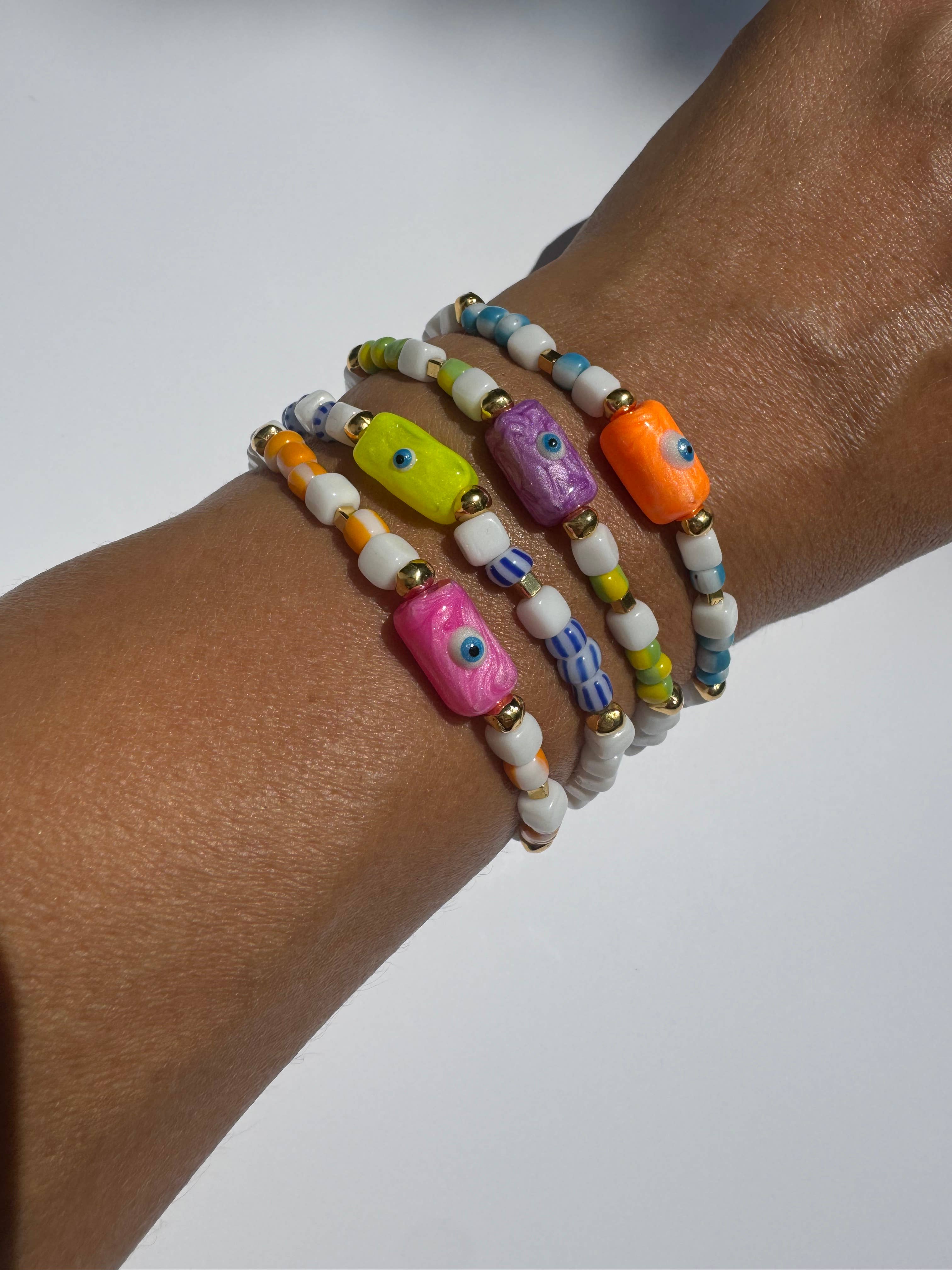 Christina Christi – Engroshandel Perlearmbånd – Farverige armbånd med onde øje - sæt med fire runde øje-vedhæng2