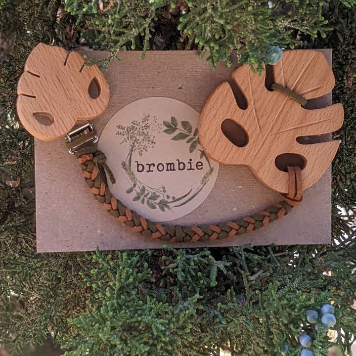 Brombie - Wholesale Teether (Not Clip-On) - Baby - Faux leather clip with wood teether & matching attachment5