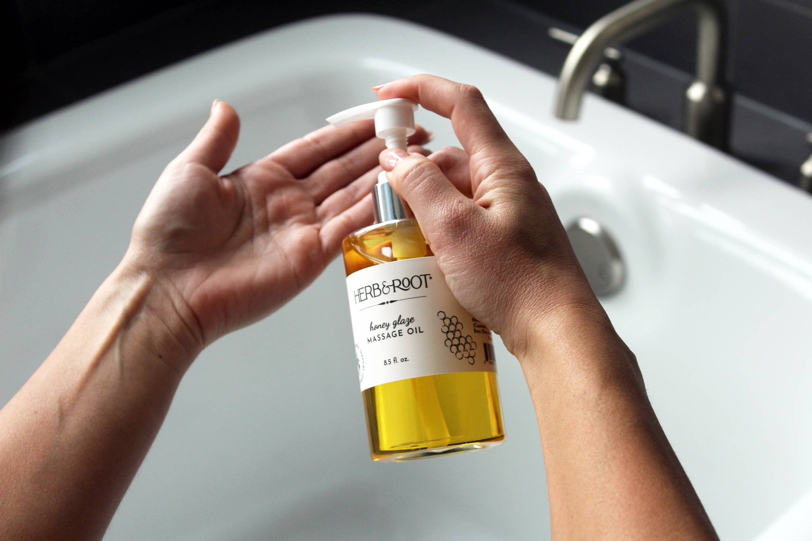 Herb & Root - Wholesale Bath/Body Oil - Honey Glaze Massage Oil4