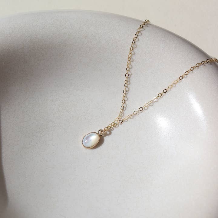 Token Jewelry - Wholesale Pendant/Charm Necklace - Aurelia Mother of Pearl Pendant Necklace