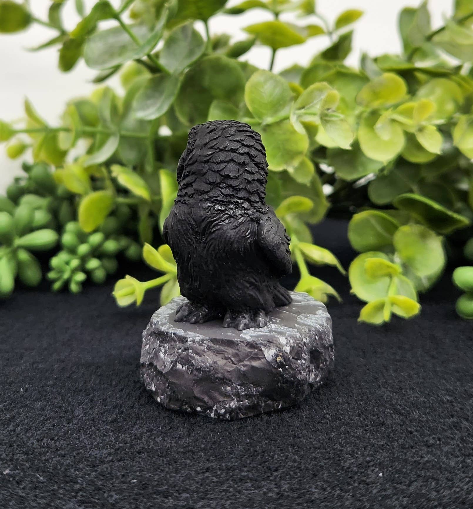 Meraki Gemstones – Estatueta decorativa por atacado – Estatueta de coruja de shungite de lado (5,7x4,4x5,7 cm)1
