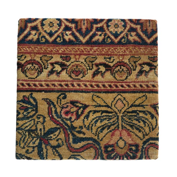 Dekorative Pinnwand mit antikem Kerman-Teppichfragment Kunst für den Großhandel von Old New House