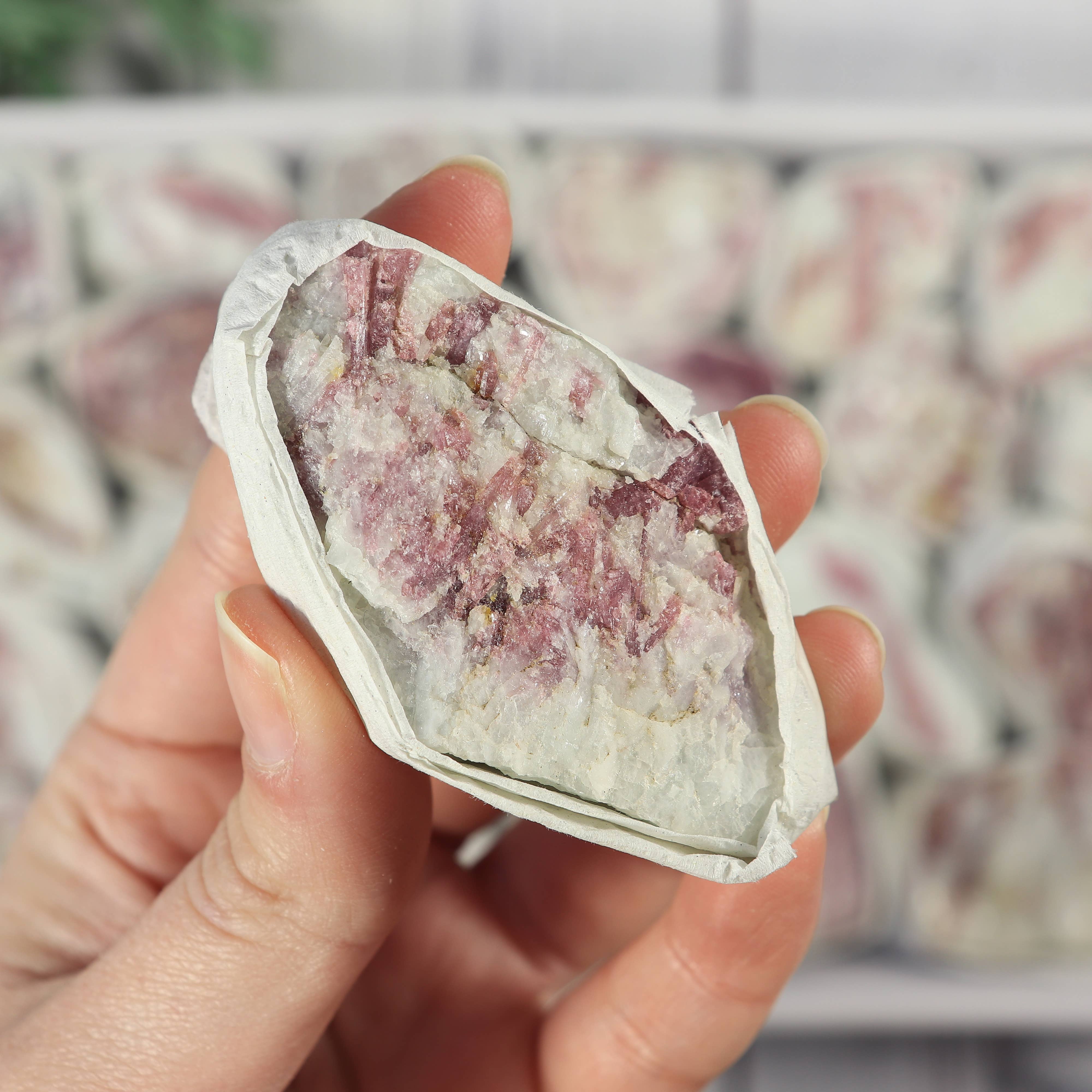 Natures Artifacts Inc - Vente Pierre et cristal de spiritualité - Plat en tourmaline rose - Cristal de tourmaline rose4