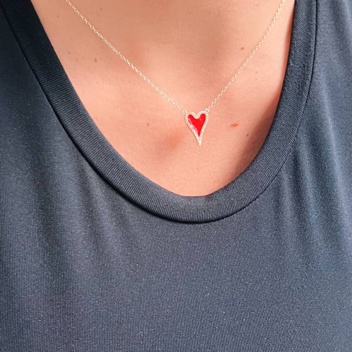 Ich strahle Liebe und Stärke aus — Rote Herz-Halskette für den Großhandel von Georgina Nicol