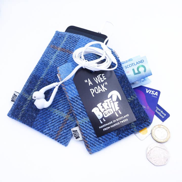 A Wee Poak - Blauwe Tartan voor wholesale door Bertie Girl