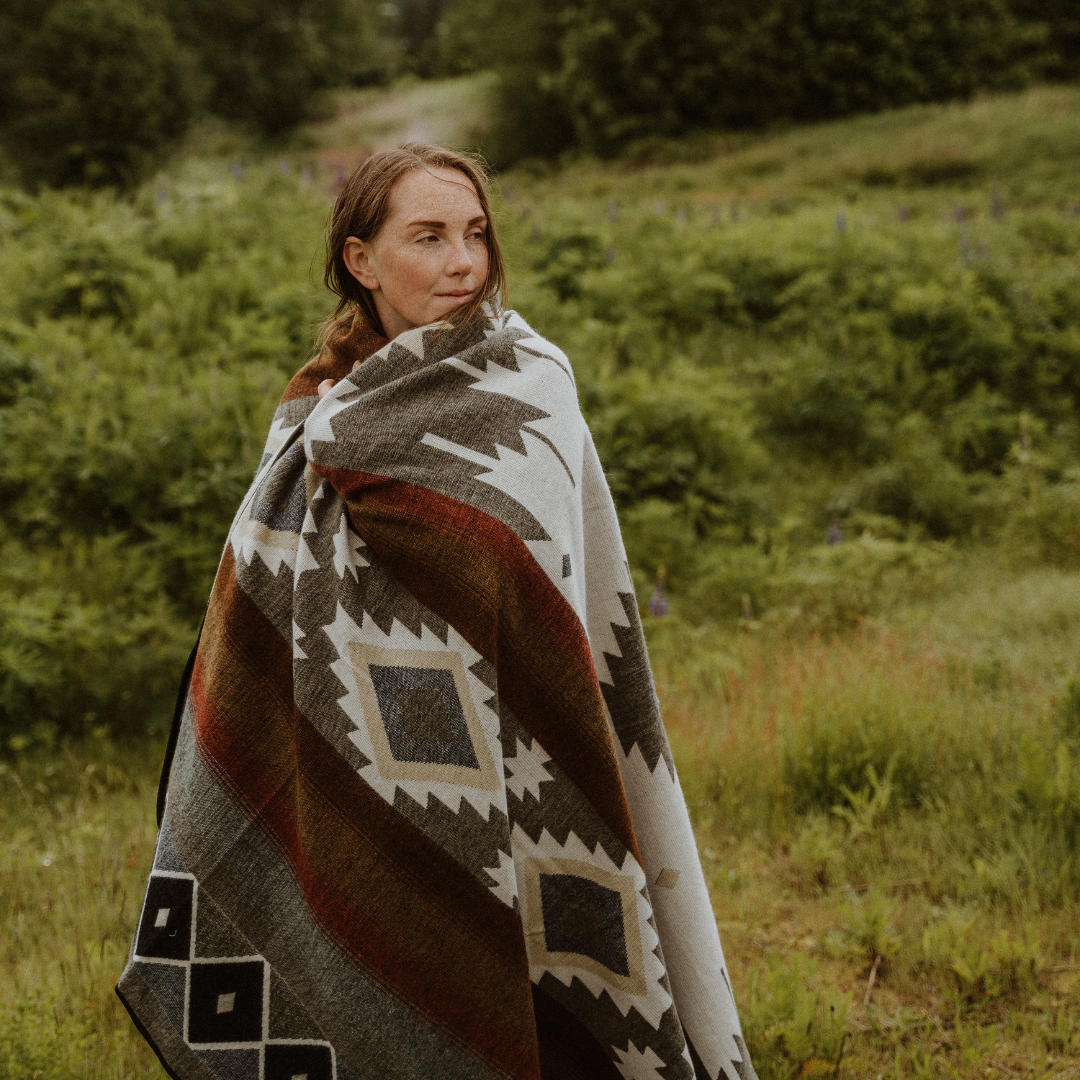 Wylde Brigade – Großhandel Überwurfdecke – Cotacachi Azteken Wende-Decke8