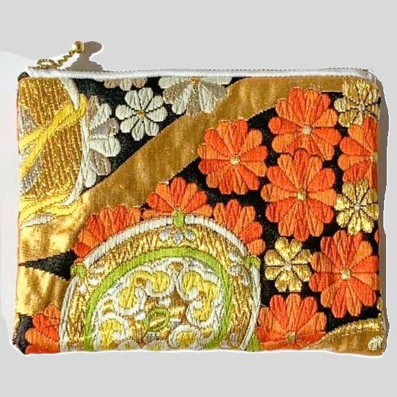 Pochette in seta giapponese Kimono Pochette vintage Kimono Pochette con cerniera Tessuto Kimono Accessori Kimono Pochette fatta a mano Kimono vintage Kimono riciclato Pochette da viaggio tradizionale giapponese Pochette con cerniera colorata Pochette da viaggio colorata Organizzatore di borse per la vendita all'ingrosso da parte di House of Shokunin
