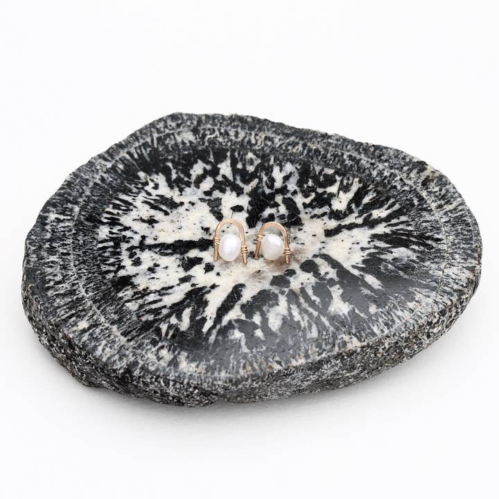 Alana Douvros Jewellery – Brincos de pino por atacado – Pernos Grampos de Grampo Branco Pérola2