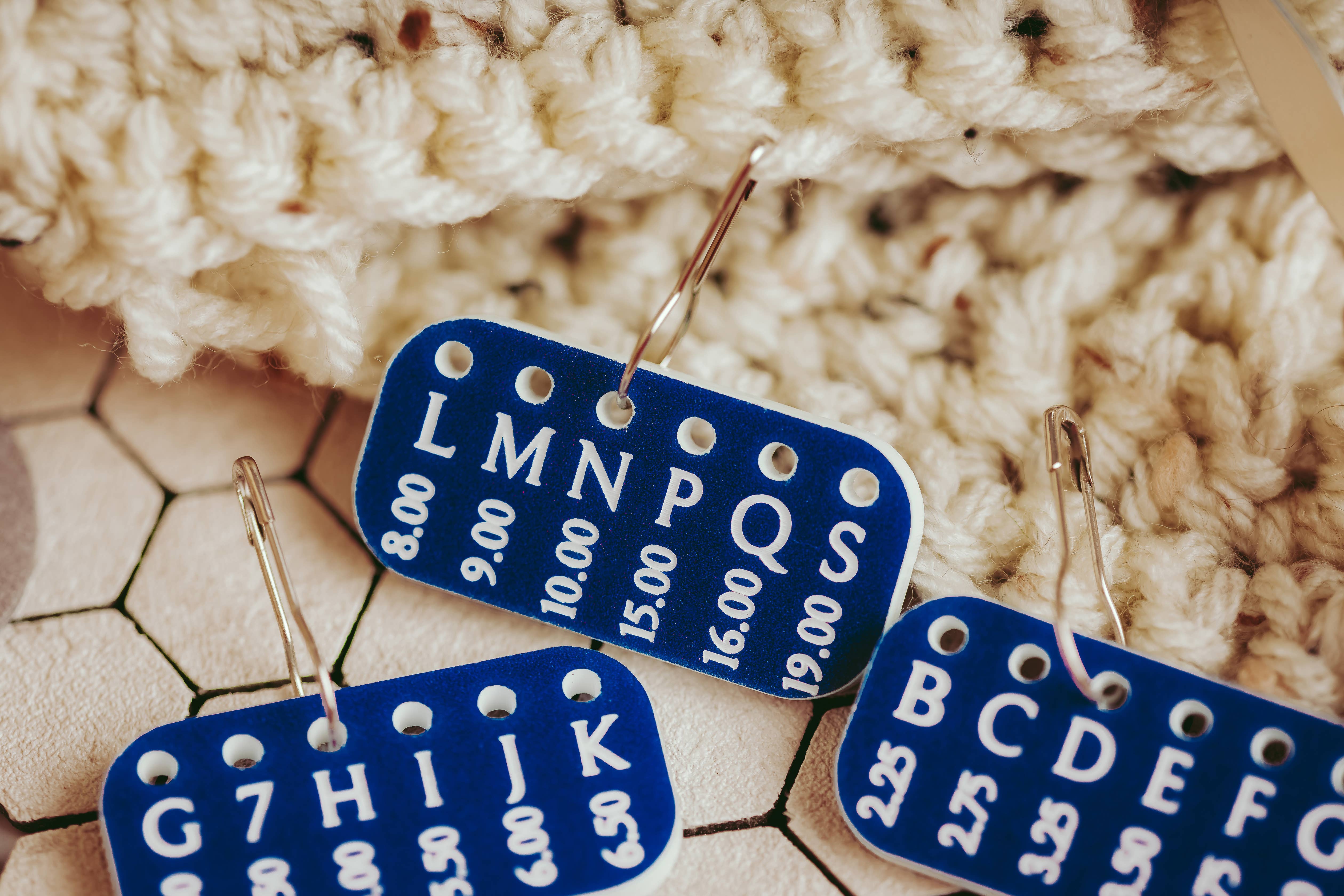 Loops & Bee - Wholesale Knitting/Crochet Supplies - Crochet Hook Minder Set, Hook Size Reminder Stitch Markers2