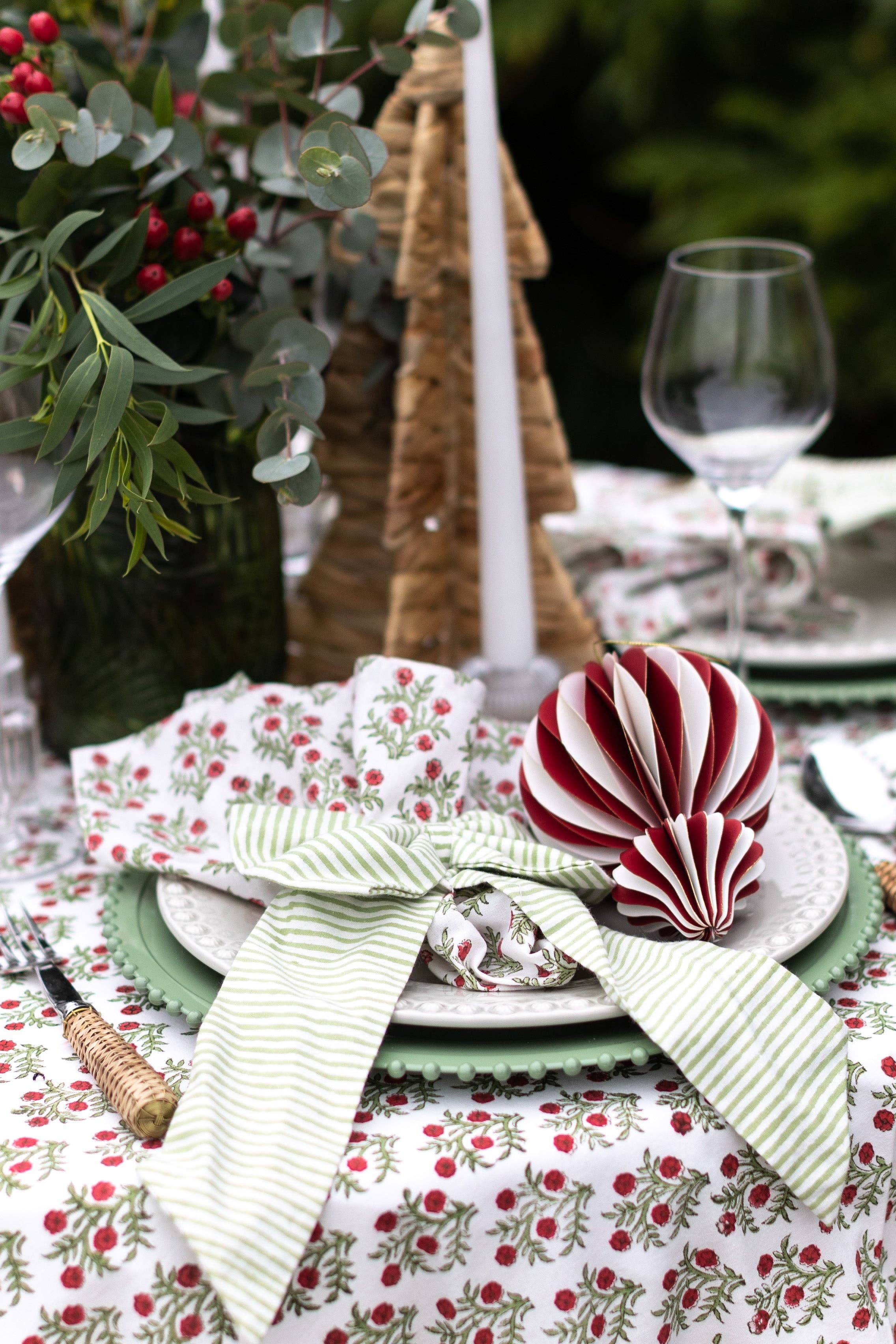 LNH EDIT - Wholesale Tablecloth - Lily Christmas Rectangle Tablecloth1