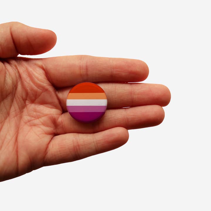 Button „Lesbian Flag“, Sapphic, LGBTQ Pride, Gay Pride für den Großhandel von Jack and Bec