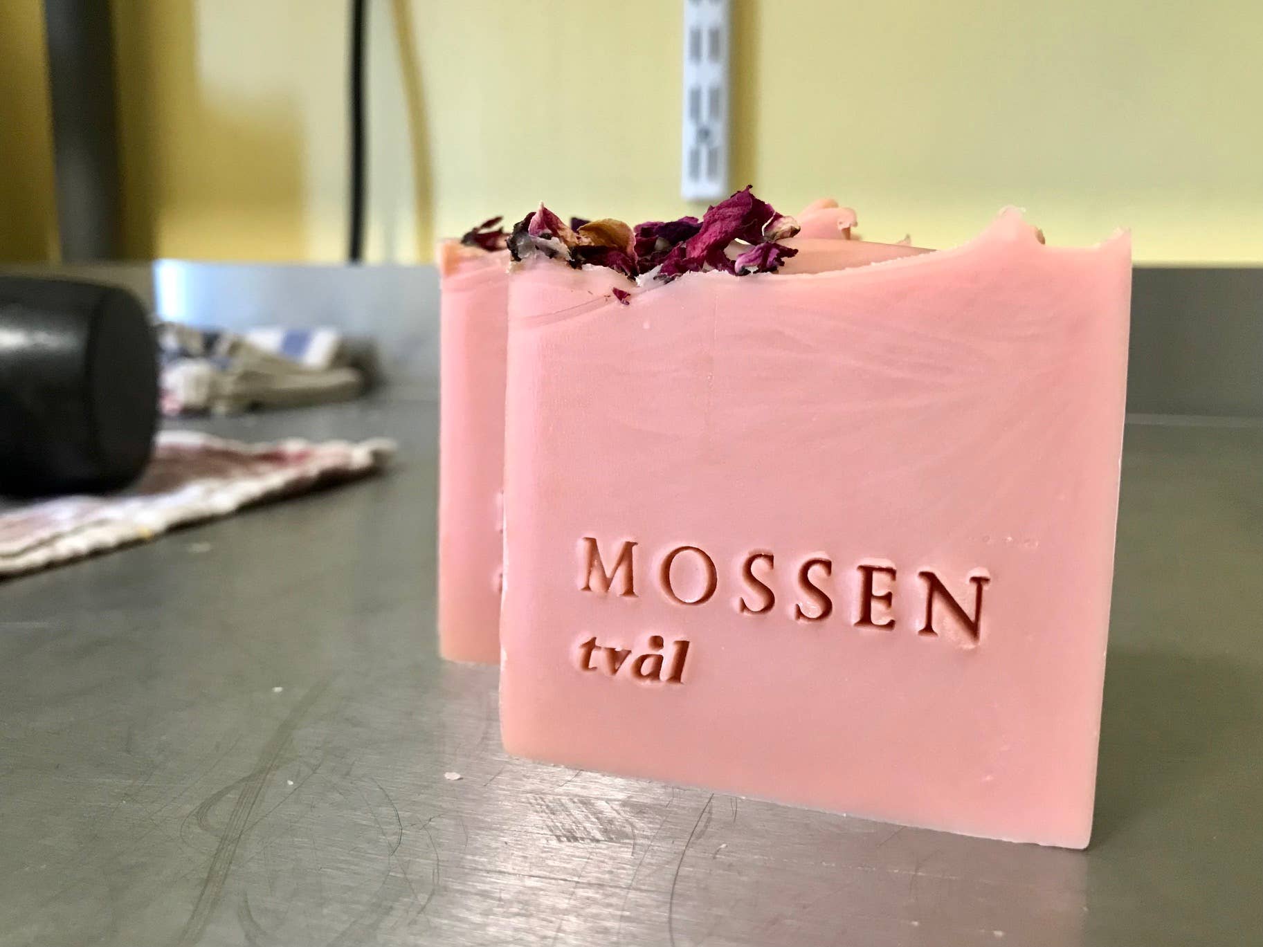 Mossentvål - Wholesale Bar Soap - soap with pink clay