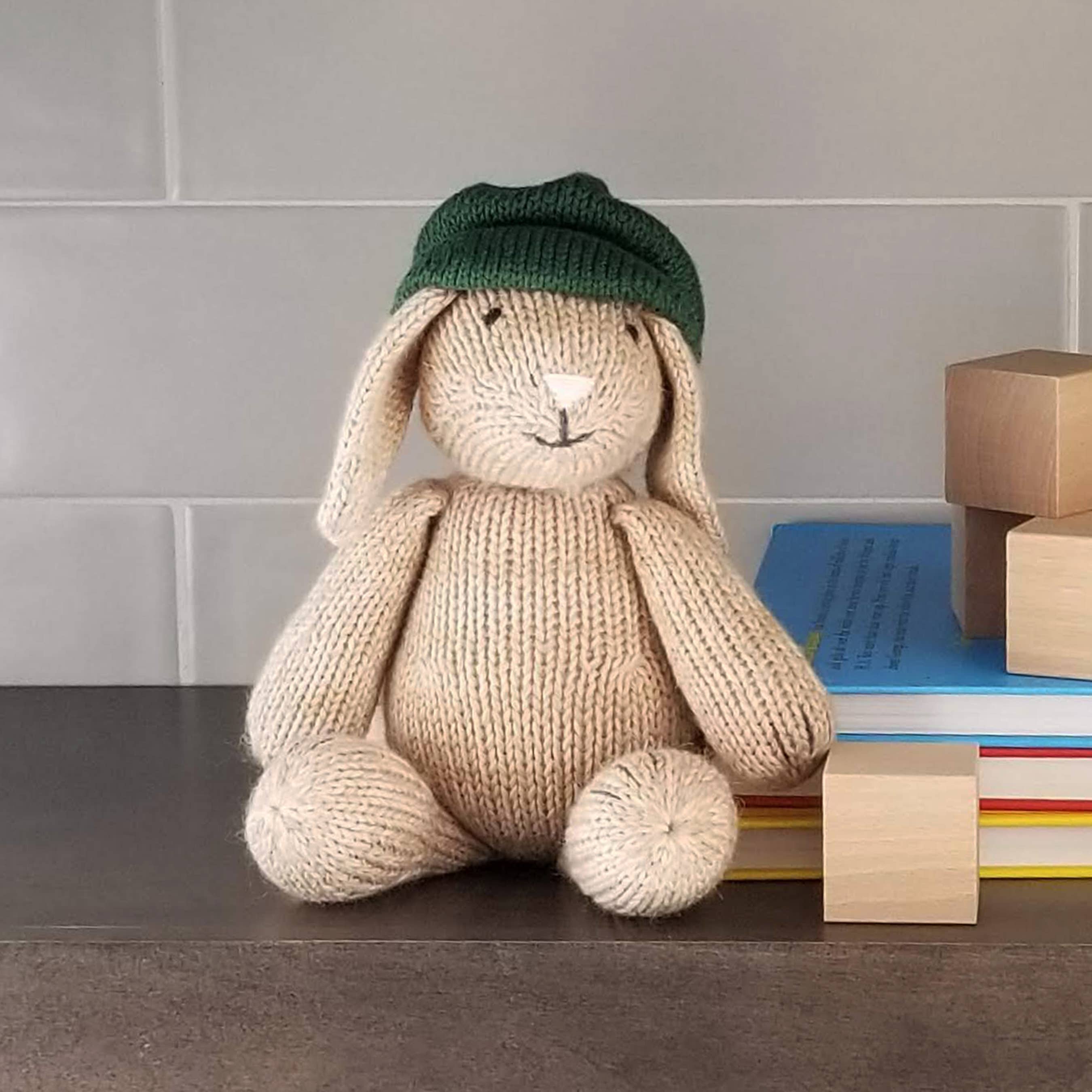 Melange Collection - Vente Peluche – enfant et bébé - Lapin Gavroche Tricoté à la Main - Jouet en Peluche Équitable2