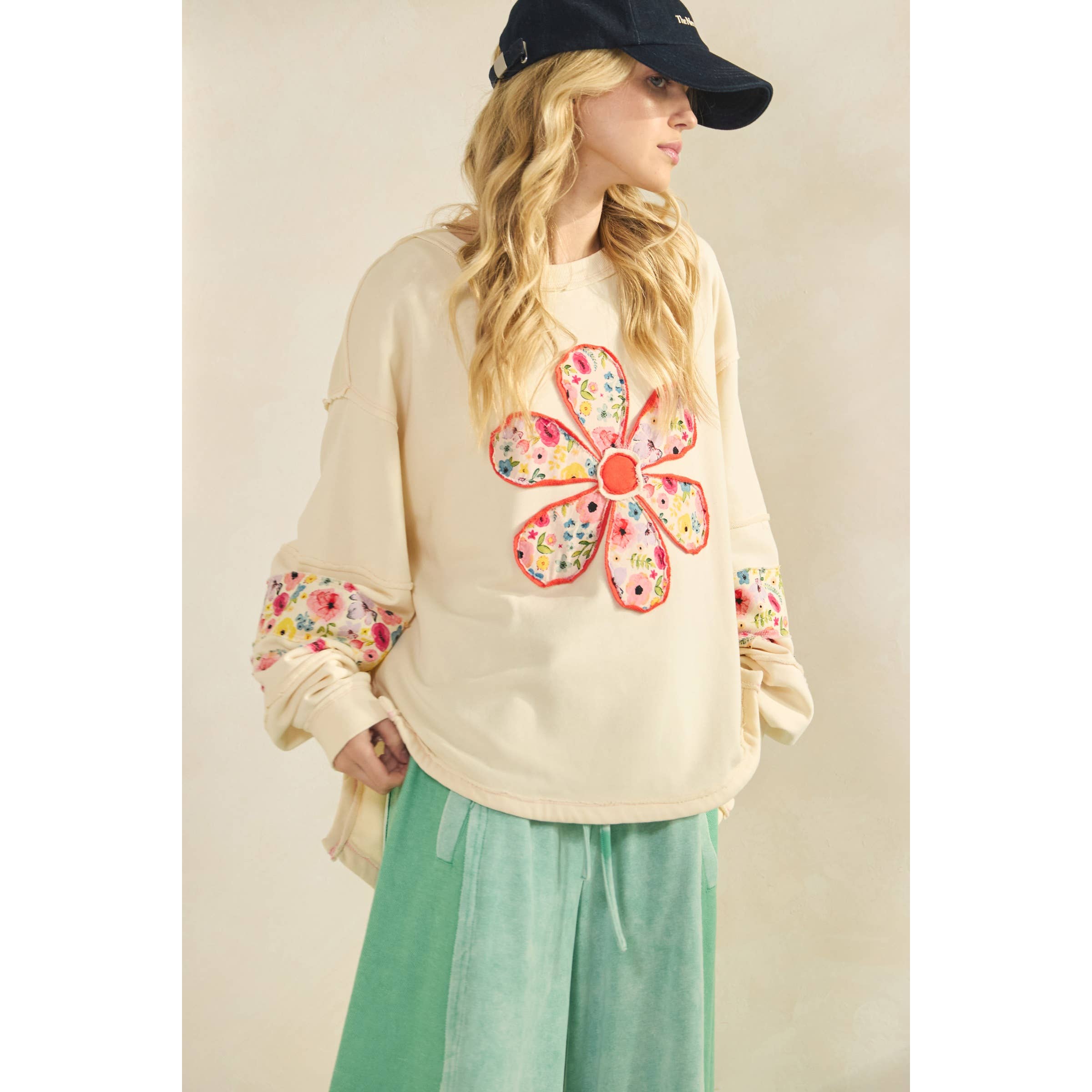 Sage + Fig - Wholesale Sweatshirt - Women's - LONG SLEEVES WITH DAISY PATCH APPLIQUE SWEATSHIRTS (ST7240) 3