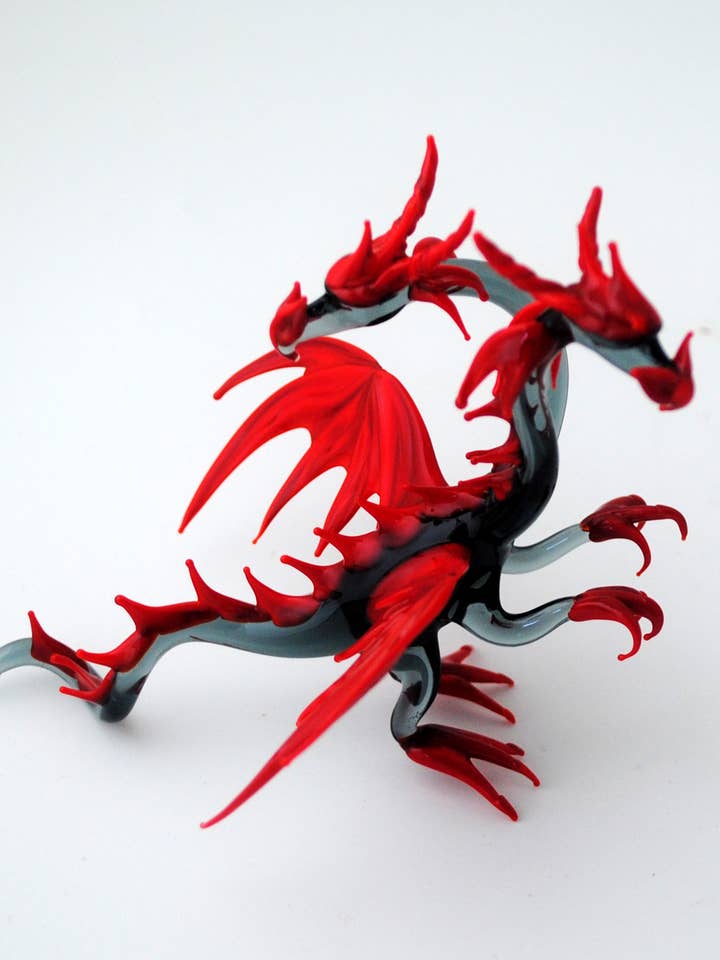 36-995 Dragão de Duas Cabeças em Pé - Cinza/Vermelho por atacado de WGK Glass Art Inc