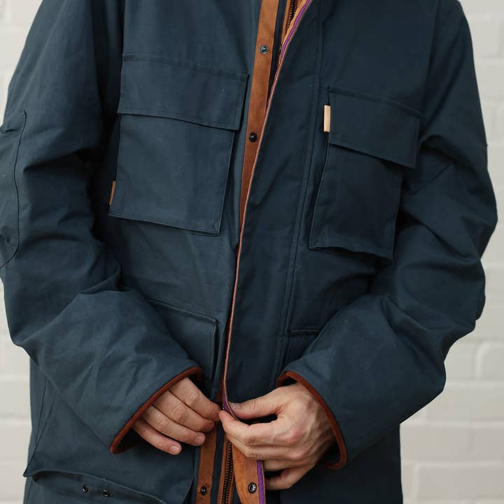 La Parka Hawthorn in blu navy per la vendita all'ingrosso da parte di Fashion Roots