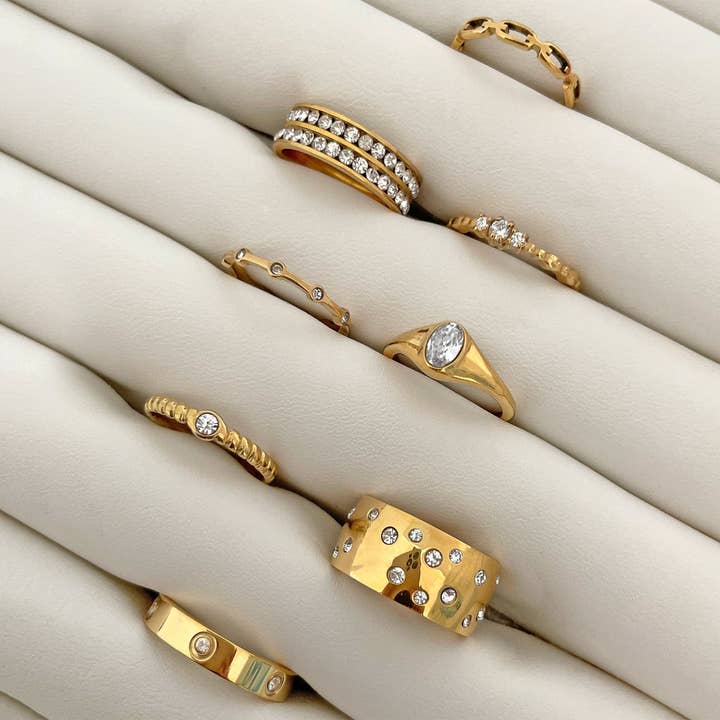 MAI DESIREE - Wholesale Signet Ring - JEANIE GOLD OVAL SIGNET RING4