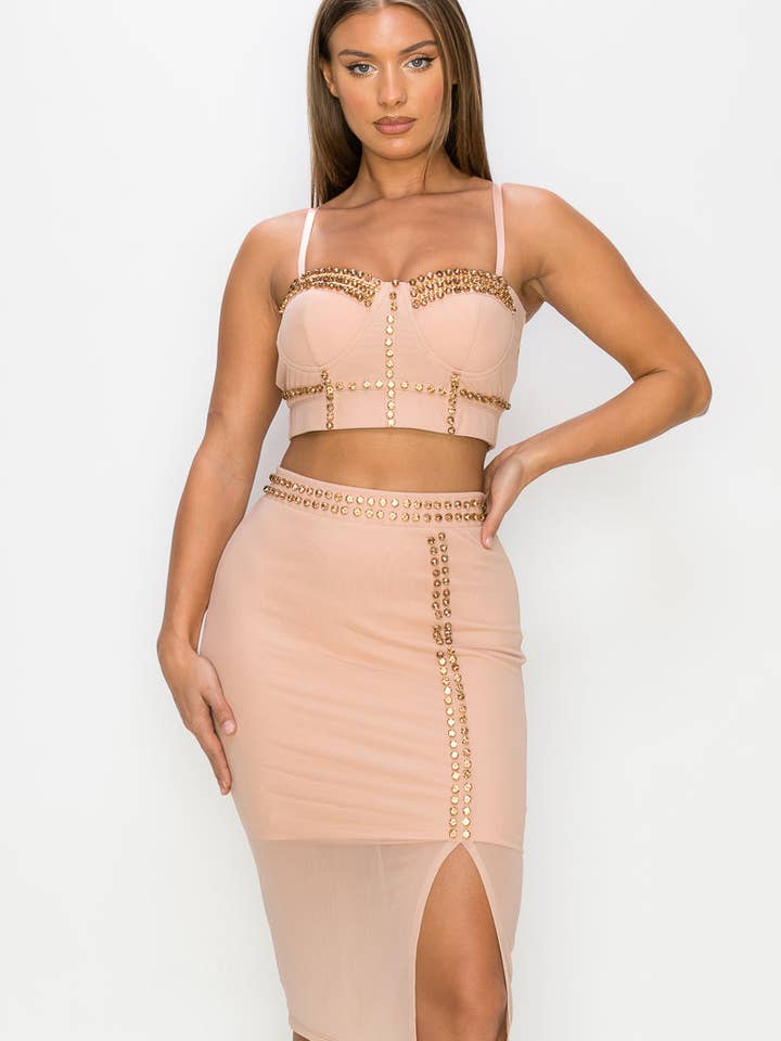 Ensemble camisole cloutée et mini-jupes fendues pour la vente par Fashion Quality Boutik