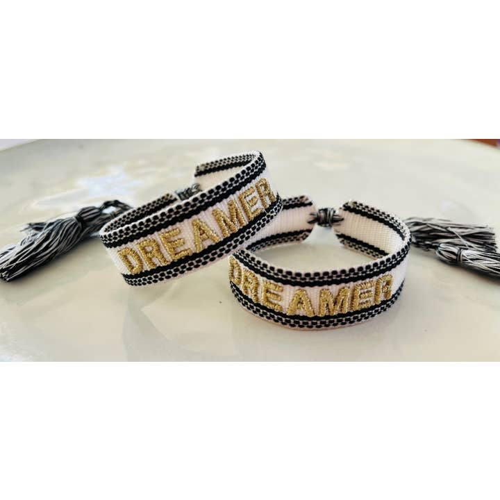 Waldgeflüster – wholesale Vävt/flätat armband – Statement armband -DREAM- beige/svart med guldbokstäver