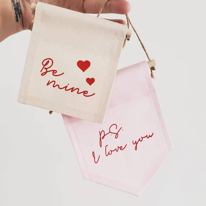 Handgjorda Limited Edition Rosa Alla hjärtans dag Banner - P.S. för wholesale av Matriarch Handmade