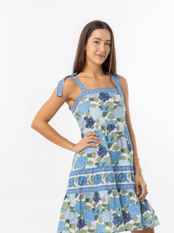 Abito Lana. Ortensie per la vendita all'ingrosso da parte di Bindu