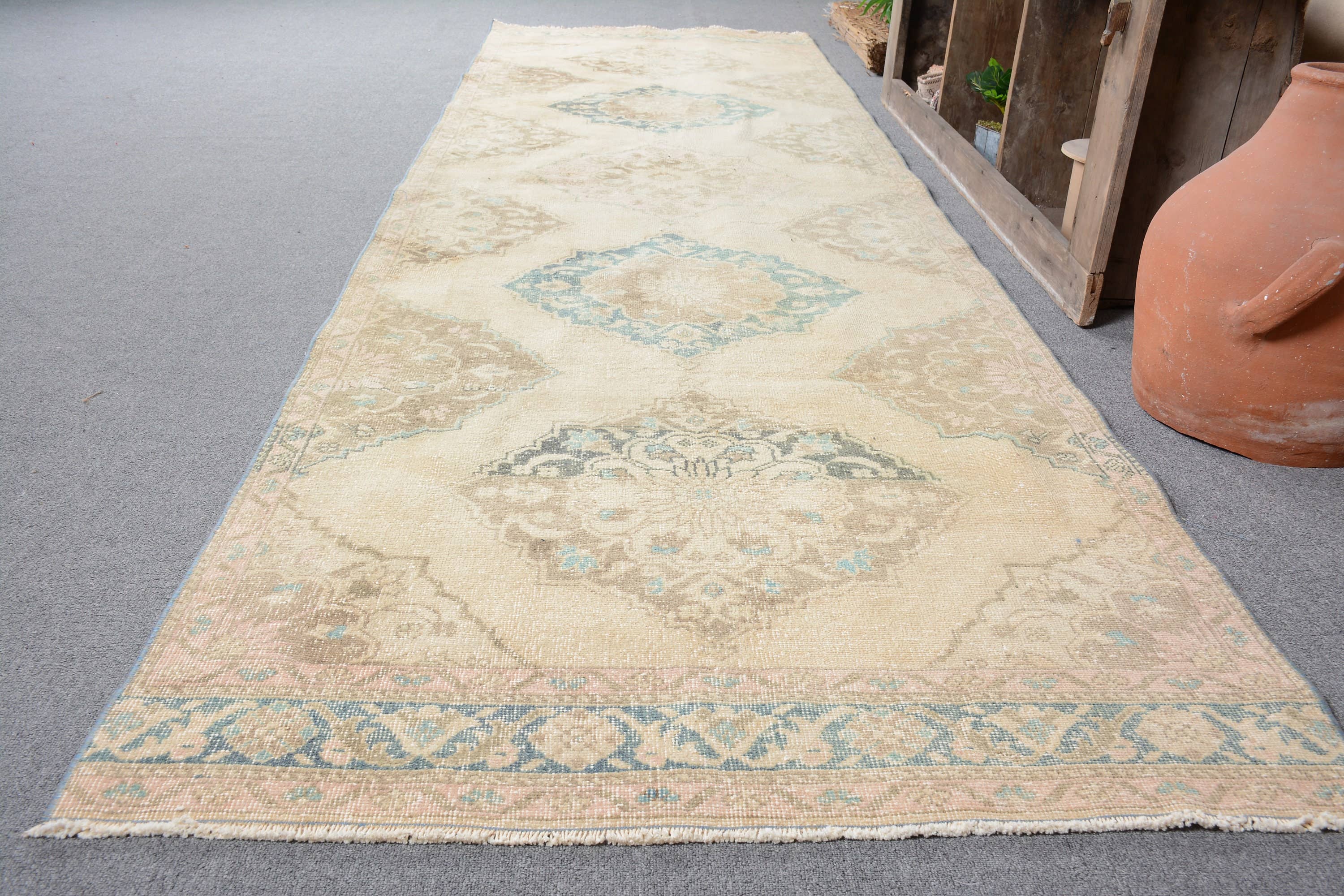 The Loom Wholesale - Wholesale Runner Rug - Vintage Geometric Wool Rug - Beige & Blue2