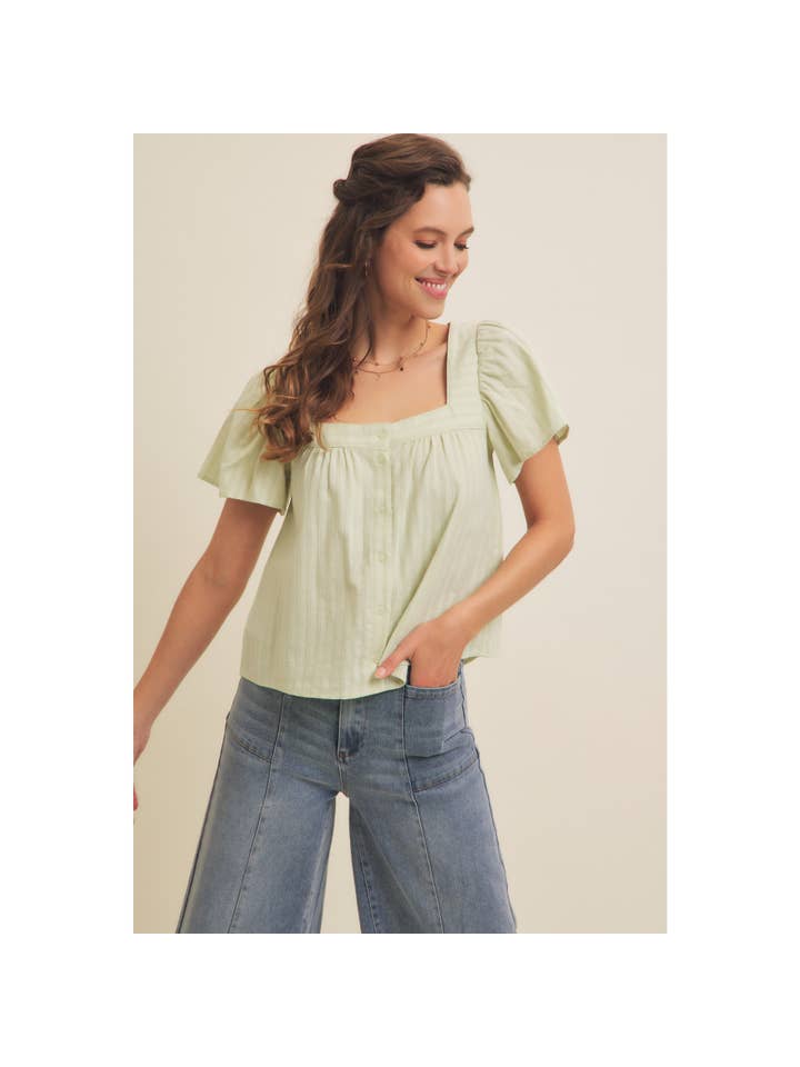 in february – Großhandel Bluse – Damen – BLUSE MIT STRUKTURIERTEM STOFF UND VIERKANT-AUSSCHNITT MIT KNOPFLEISTE2