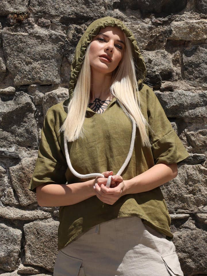 ADEPTT - Wholesale Blouse – Women’s - BREA - Asymmetrical blouse with elongated back and large hoo0