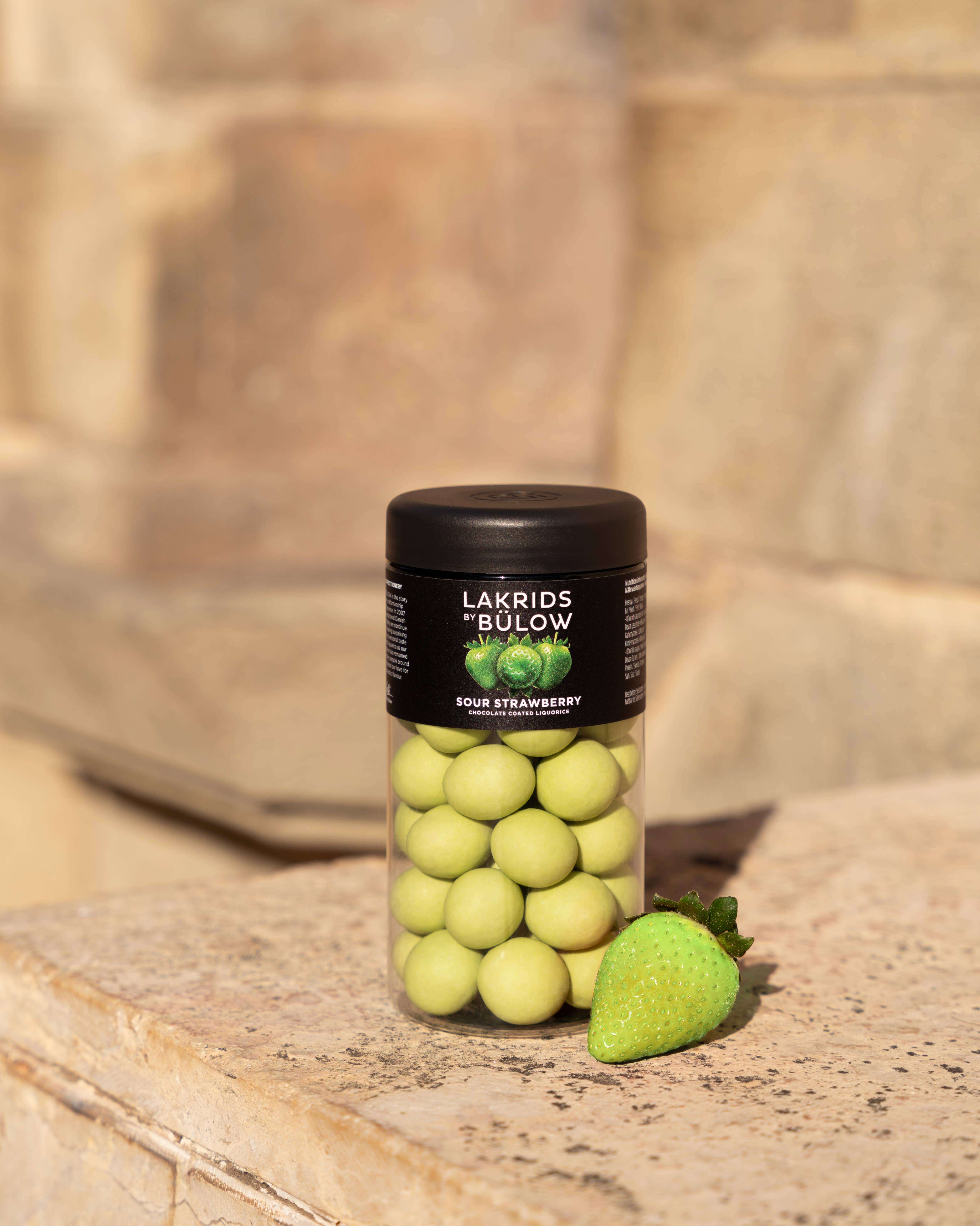 Lakrids by Bülow - Wholesale Chocolate Covered Sweets - C – SOUR  STRAWBERRY - White Chocolate Coated Red Licorice6